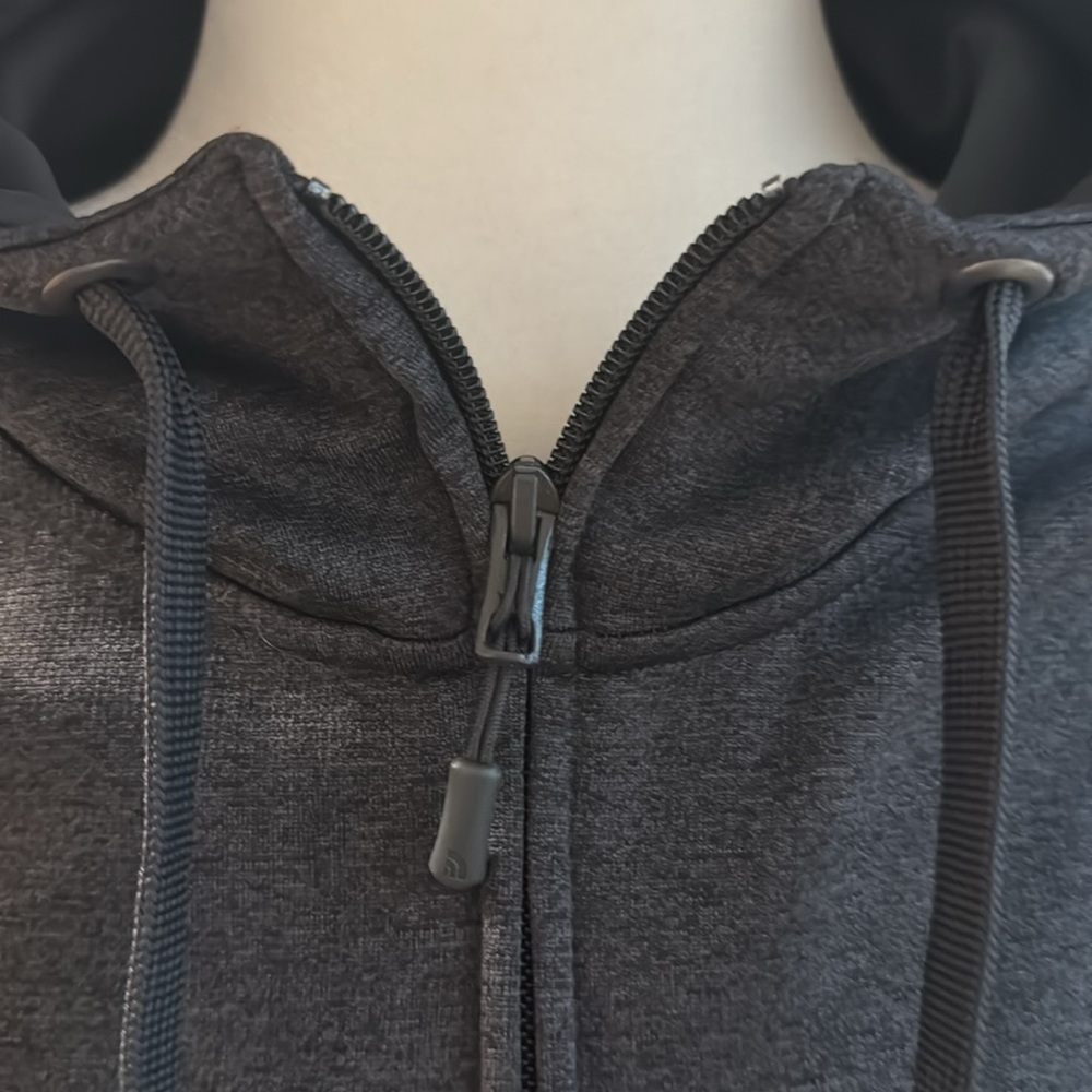 2017 New York City Marathon / The North Face Men’s Tech Hoodie (Size Medium) - Picture 5 of 7